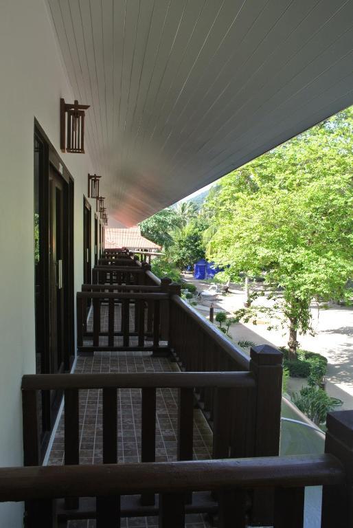 Mac'S Bay Resort Baan Tai Exterior photo