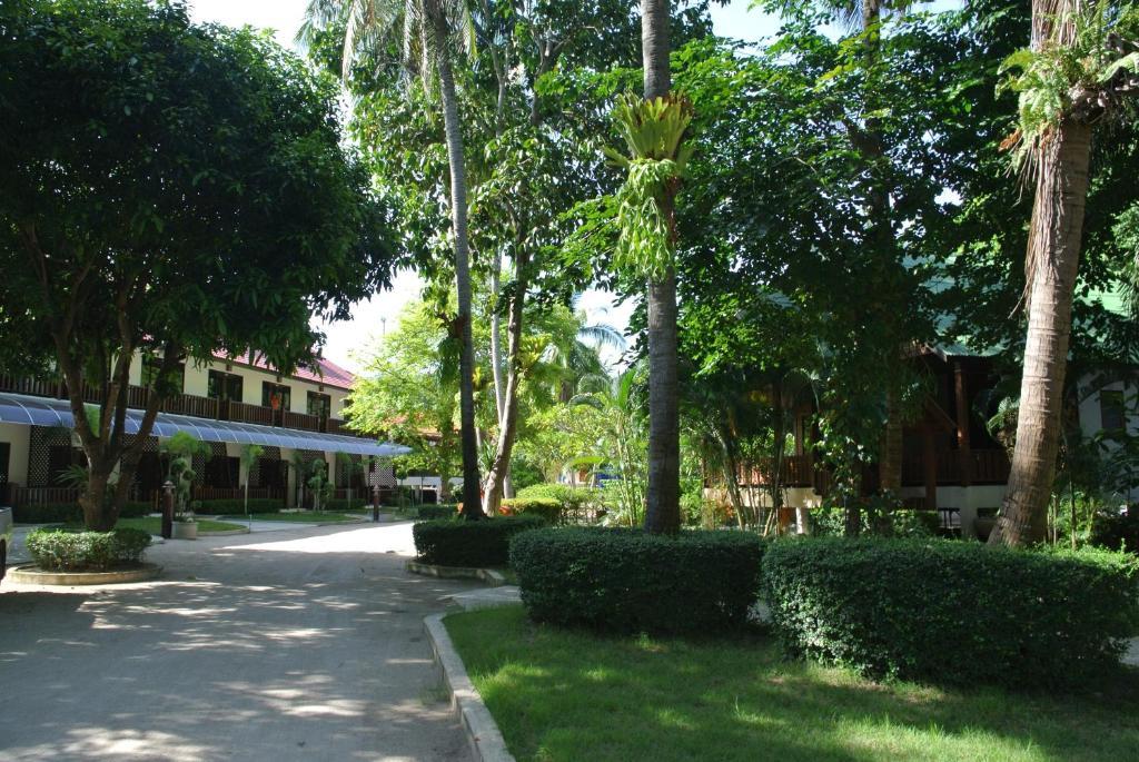 Mac'S Bay Resort Baan Tai Exterior photo