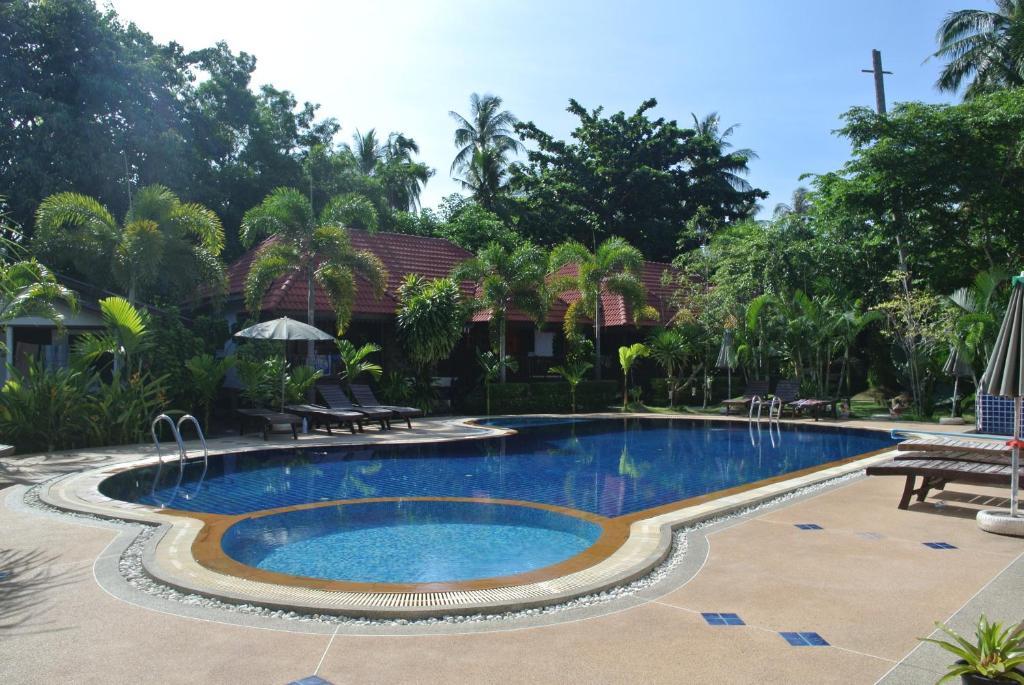 Mac'S Bay Resort Baan Tai Exterior photo