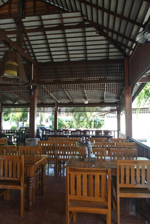 Mac'S Bay Resort Baan Tai Exterior photo