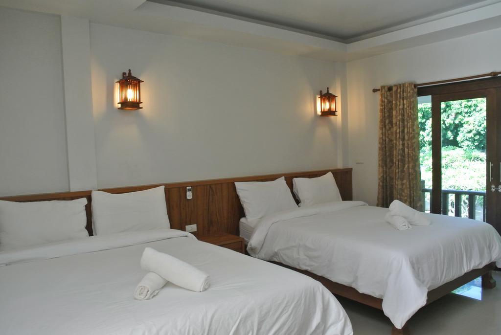 Mac'S Bay Resort Baan Tai Exterior photo