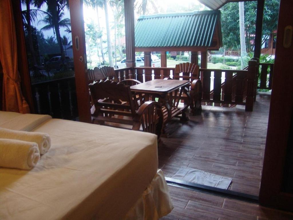 Mac'S Bay Resort Baan Tai Room photo